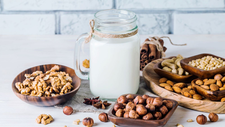 Viêm khớp nên ăn gì? Sữa hạt cung cấp nhiều dinh dưỡng và canxi cho người viêm khớp