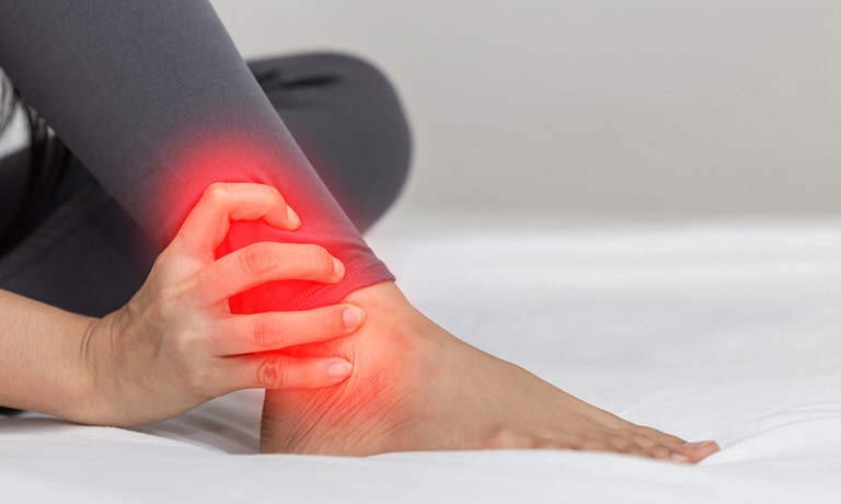 Chấn thương có thể gây ra viêm khớp cổ chân