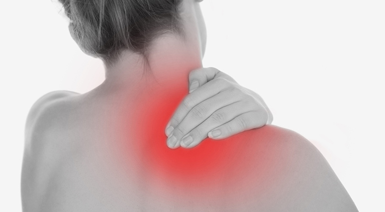 Top 5 dấu hiệu Thoát Vị Đĩa Đệm cổ nên CẢNH GIÁC: Cơn đau từ cổ lan ra vai và 2 cánh tay