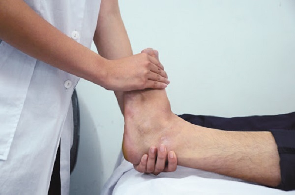 Phương pháp điều trị thoái hóa khớp cổ chân hiệu quả tại nhà