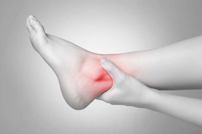 [Tìm hiểu] Nguyên nhân và triệu chứng của thoái hóa khớp cổ chân