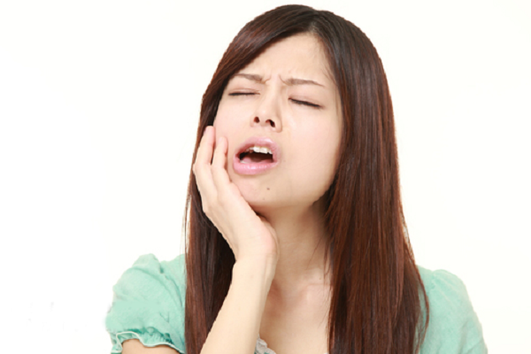 Viêm khớp thái dương hàm ảnh hưởng lớn đến các hoạt động đóng mở miệng