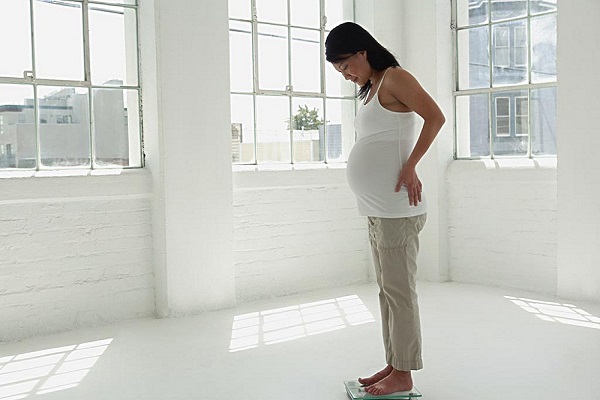 Tại sao thoái hóa khớp gối xuất hiện nhiều ở phụ nữ sau sinh?